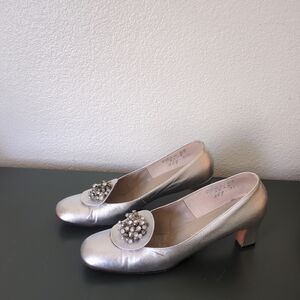 Vintage I.Magnin & Co Rinaldi Pumps Silver Size 8.5 Wool Composition Insole